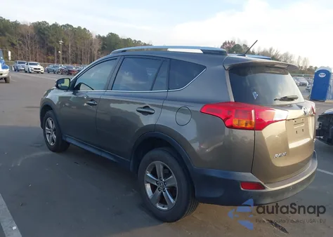2015 Toyota Rav4 Xle z USA, uszkodzony, nr VIN JTMWFREV0FD049220